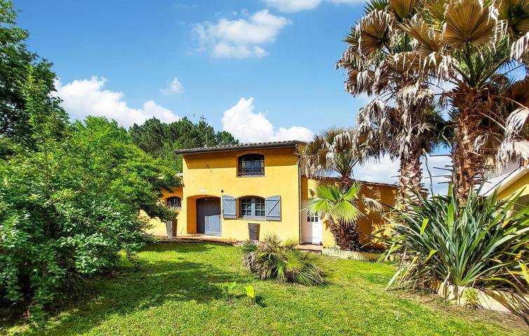 Location de vacances pour 8 personnes, avec piscine ainsi que terrasse et jardin à Le Temple