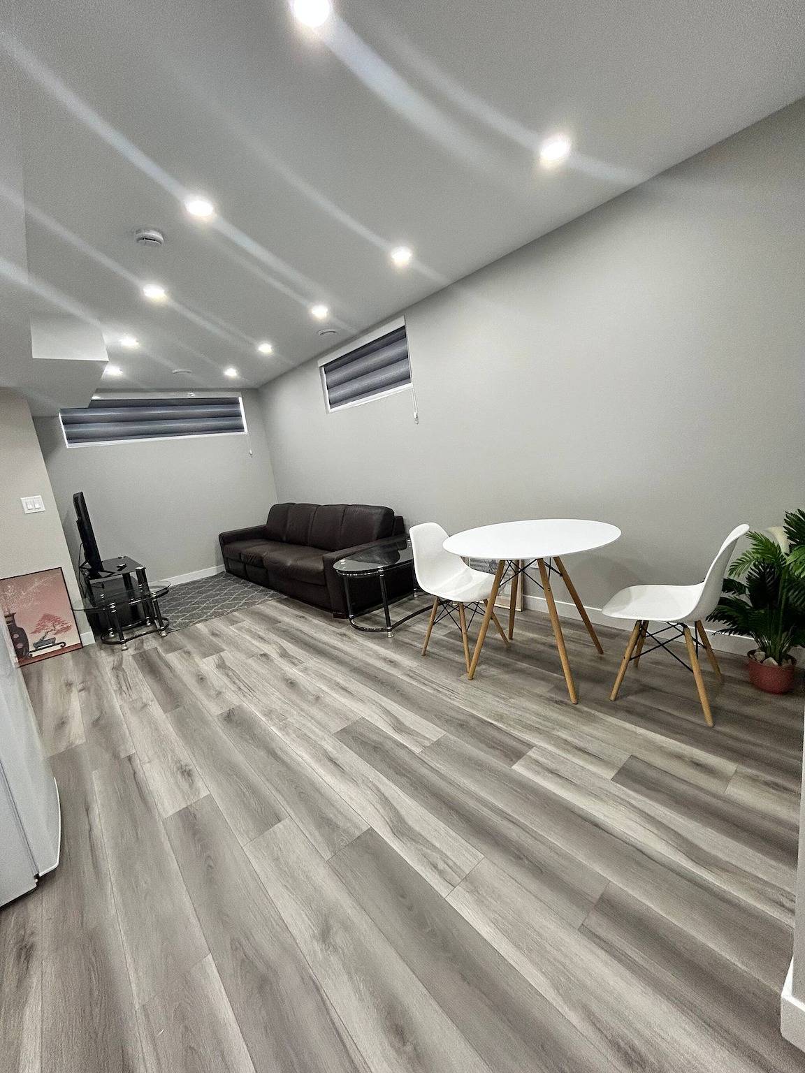 Amplia y elegante suite privada en el sótano in Waverley West, Winnipeg