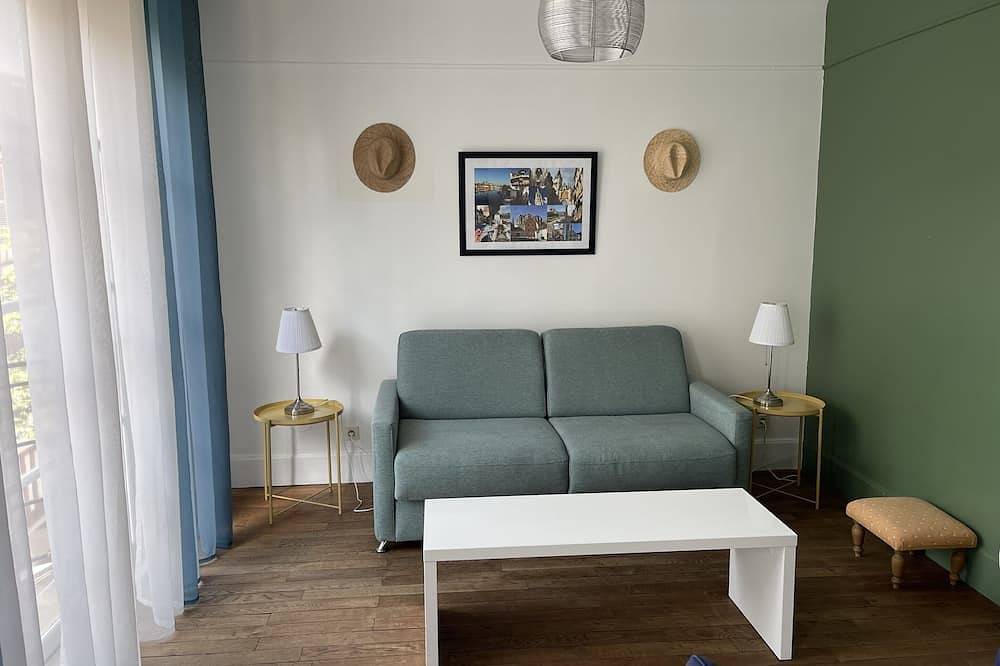 Entire apartment, Le Temple-Apartment-Apartment-Ensuite-City view in Auxerre, Auxerre region