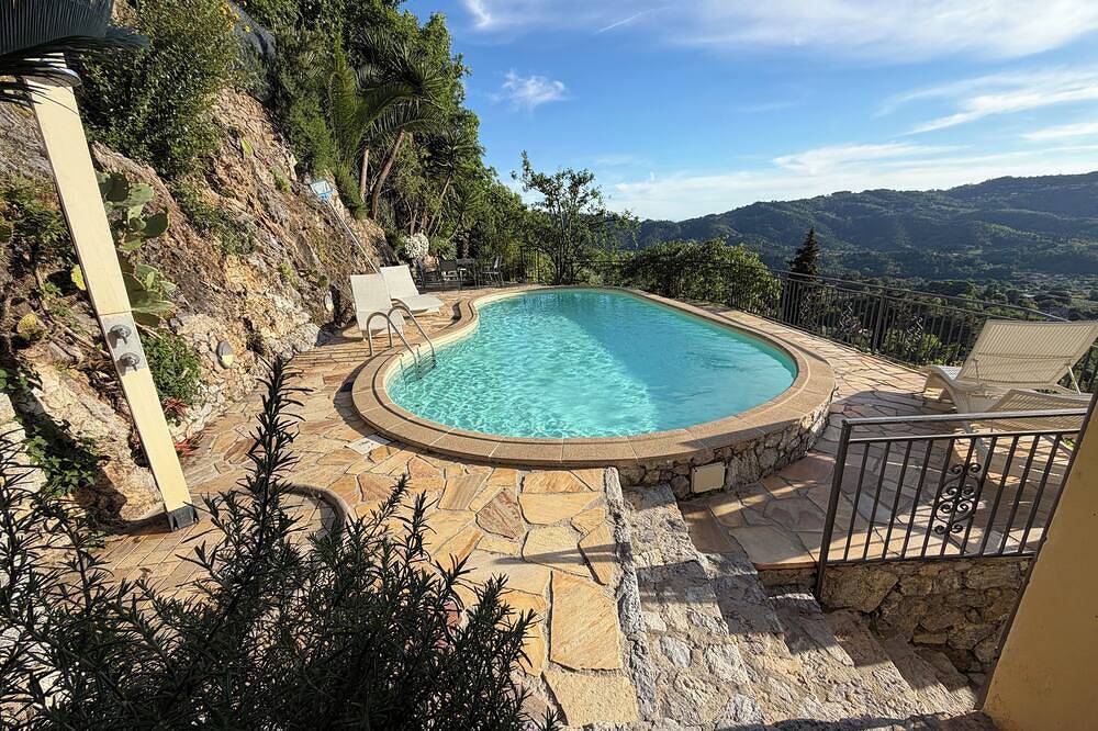 Villa Charme Toscana ⭐⭐ ⭐ ⭐ ⭐Wall  Box  Sea View in Camaiore (Toscana), Riviera Toscana