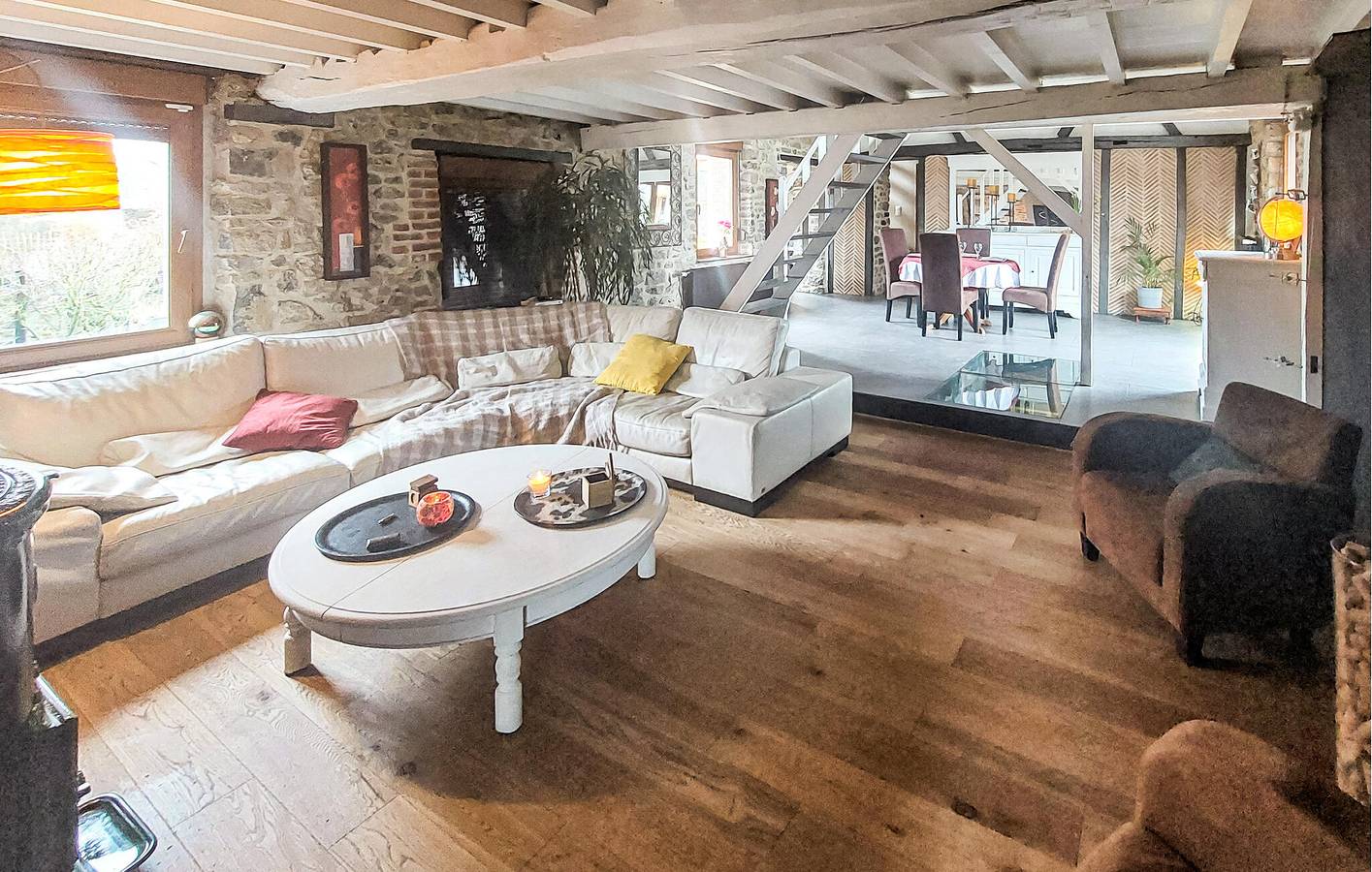 Gemütliche 1-Zimmer-Wohnung mit Pool und Garten, 300 m vom Stadtzentrum von Hestrud entfernt in Hestrud, Avesnes-sur-Helpe