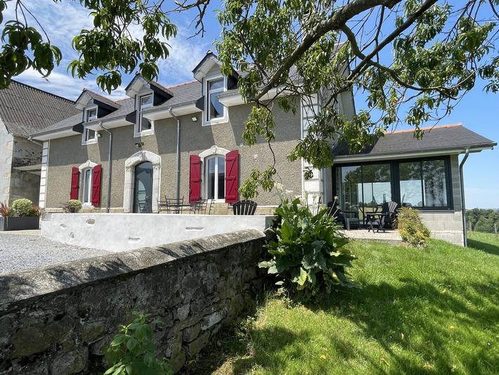 Gîte pour 9 personnes, avec terrasse à Asson