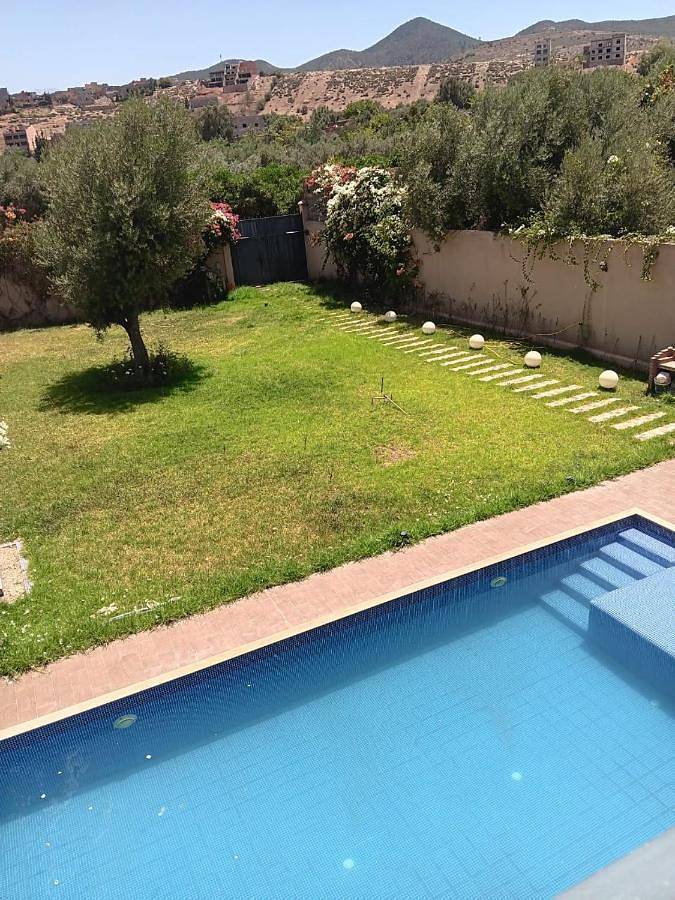 Location de vacances pour 15 personnes, avec jardin ainsi que vue et piscine à Ourika (roman)