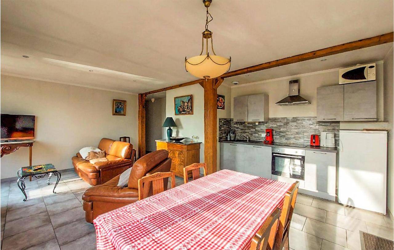 Appartement entier, Three-Bedroom Apartment in Corre, Haute-Saône