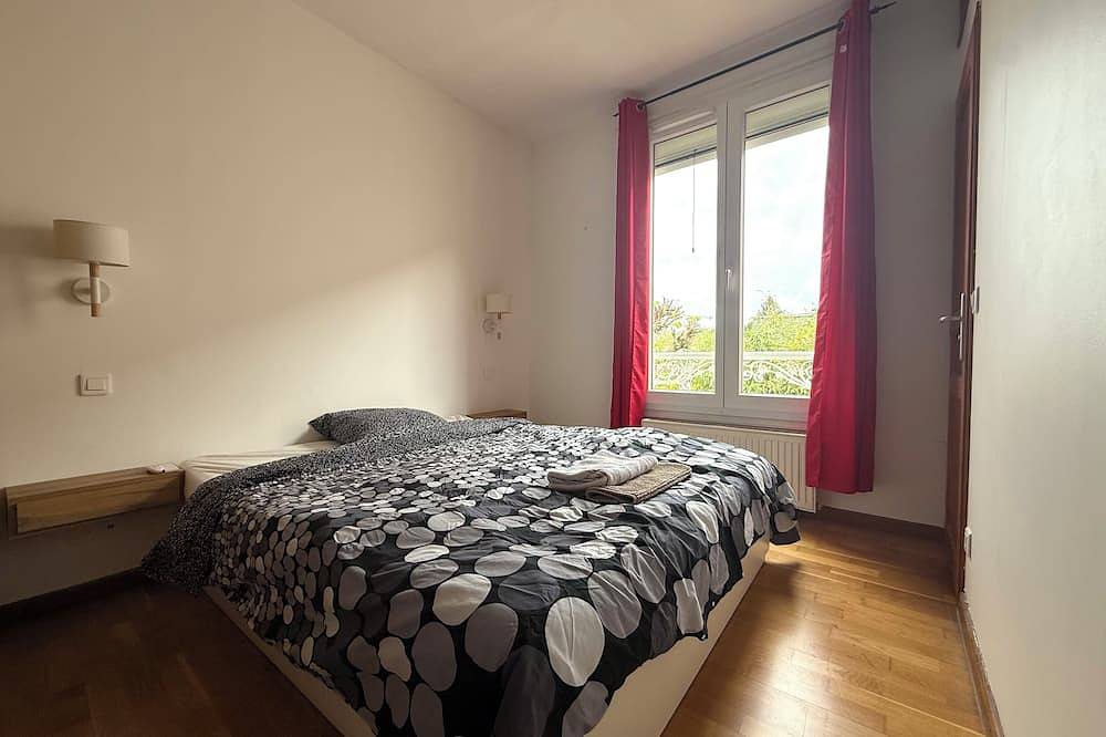 Ganze Wohnung, Cosy 1-Bedroom Apartment, 20 Min from Paris & Versailles, Not Overlooked in Suresnes, Hauts-de-Seine