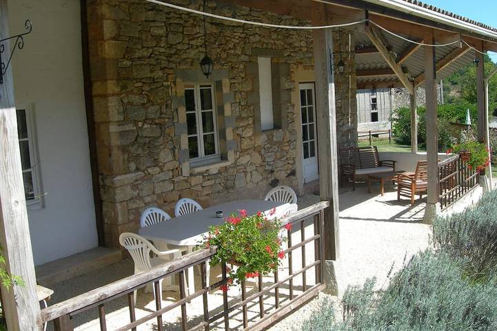 Maison de vacances pour 6 personnes, avec terrasse ainsi que jardin et piscine