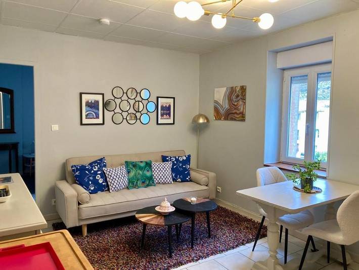 Gîte pour 2 personnes, avec jardin et vue à Lastours