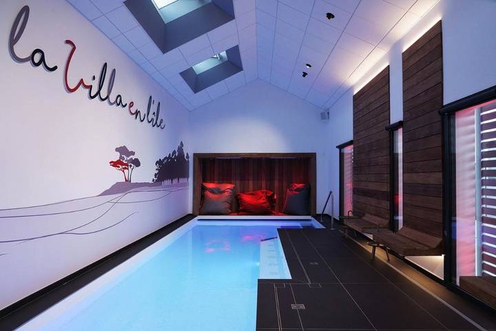 Hôtel pour 4 personnes, avec piscine et jacuzzi ainsi que terrasse et sauna