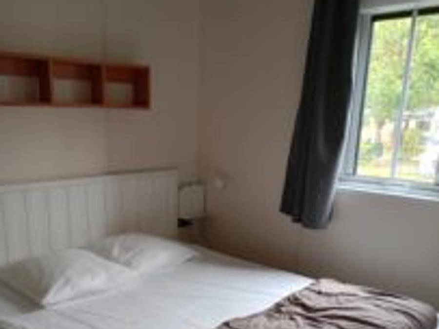 Flower camping La Marmotte - Mobilheim 2 personen - Komfort 23m² - 1 Zimmer + Überdachte Terrasse + Reversible Klimaanlage + Tv in Mérens-les-Vals, Französische Pyrenäen