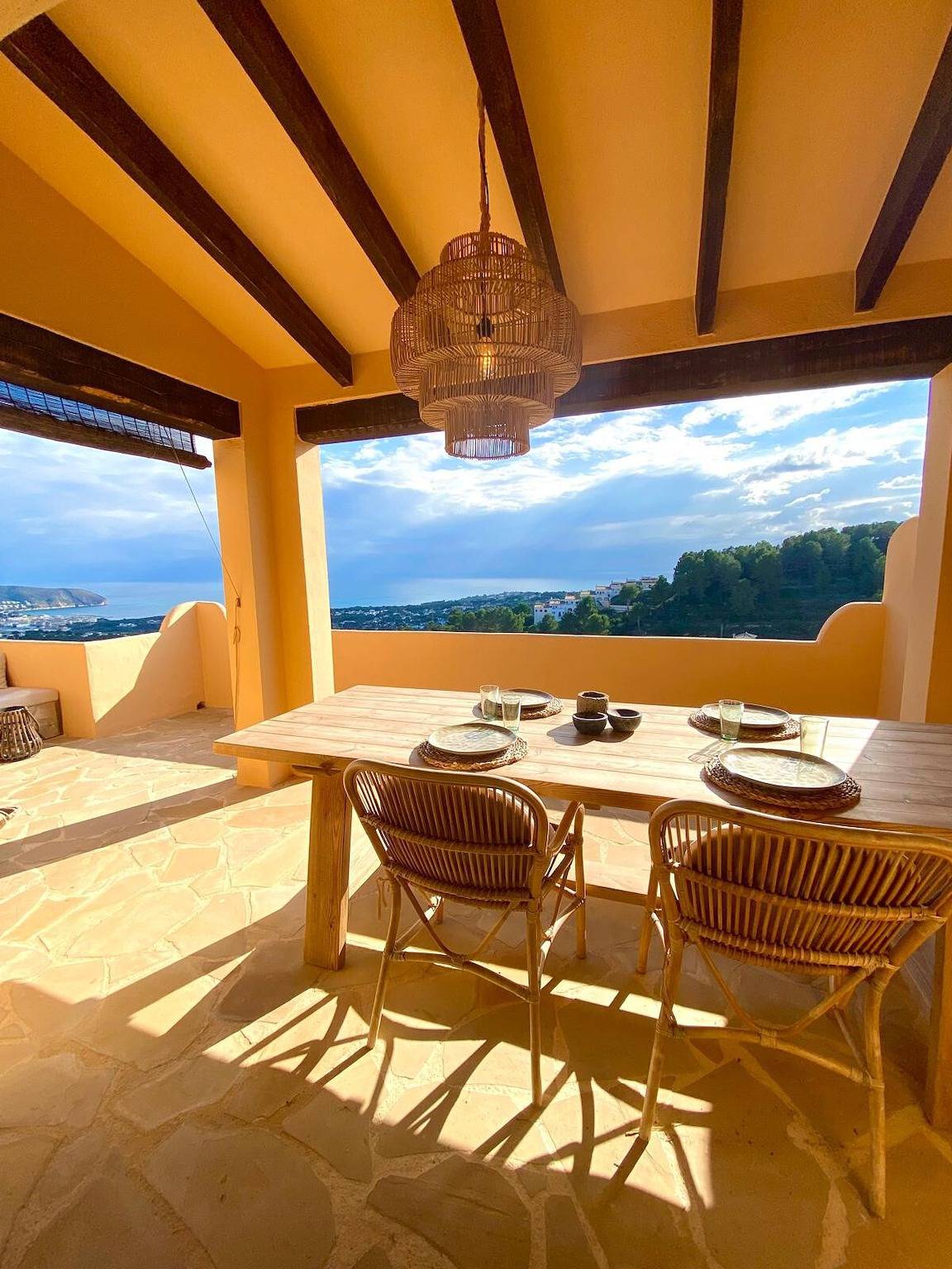 Casa de vacaciones 'La Bohéme' con vistas al mar, piscina compartida y Wi-Fi in Benimeit, Teulada