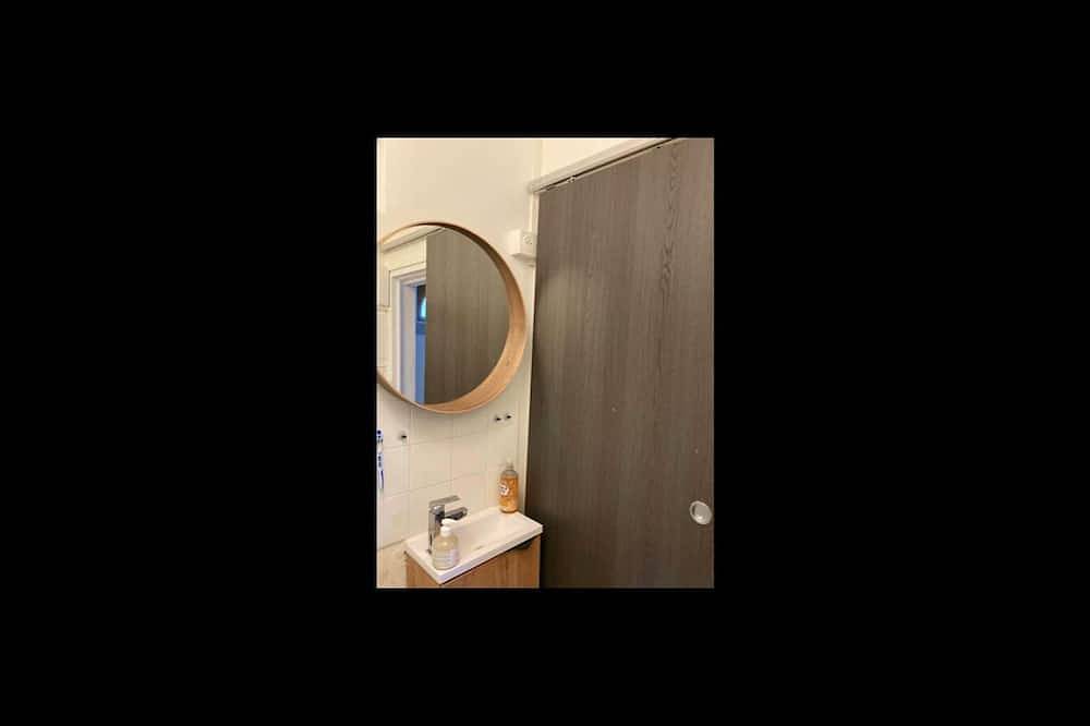 Room in house drome + viarhona + freeway + jacuzzi (extra charge) in Châteauneuf-du-Rhône, Región de Nyons