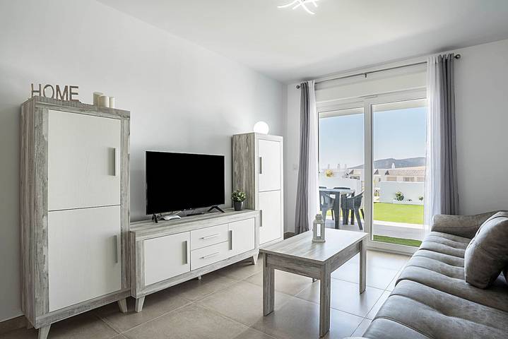 Entire apartment, Apartment 'Apartamento Poniente' with Sea View, Wi-Fi and Air Conditioning in Atlanterra, Tarifa