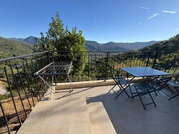 Gîte pour 4 personnes, avec terrasse ainsi que jardin et vue, animaux acceptés à Aspremont