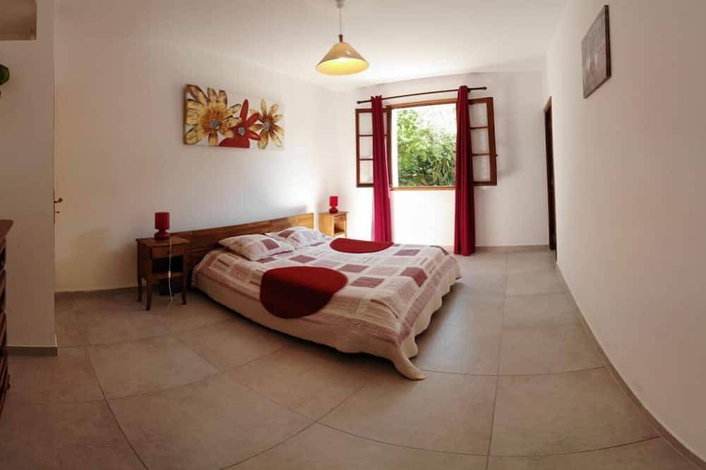 Appartement entier, Spacious and bright apartment 200m from the sea at the tip of Cap Corse. in Centuri, Cap Corse
