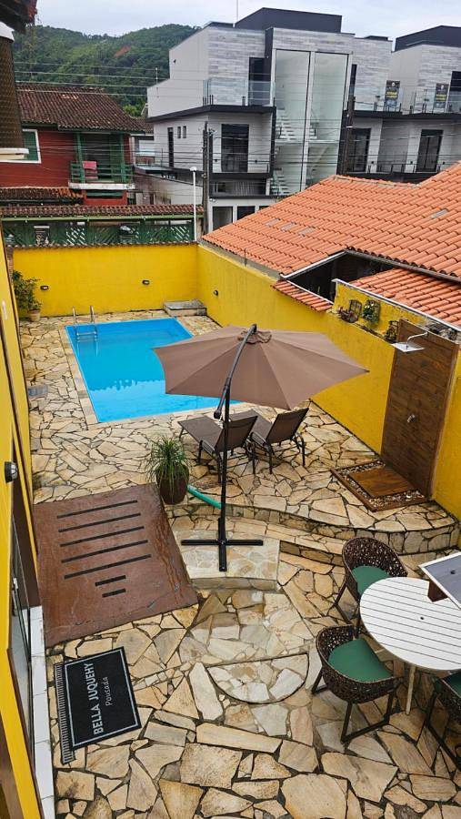 Casas e apartamentos de temporada para 3 pessoas, com jardim e piscina e ainda vista na Barra do Una