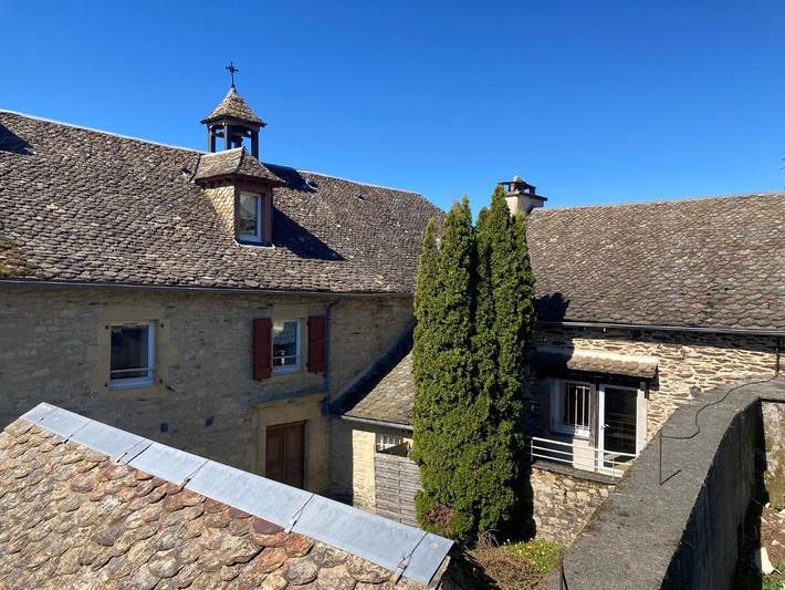 Location de vacances pour 8 personnes, avec vue sur le lac et jardin ainsi que terrasse et vue à Castelnau-de-Mandailles - 3