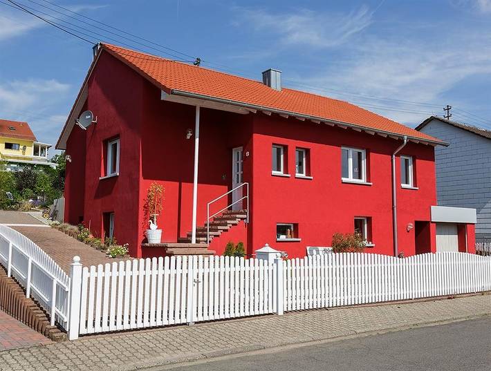Ferienwohnung für 6 Personen, mit Terrasse und Whirlpool sowie Garten