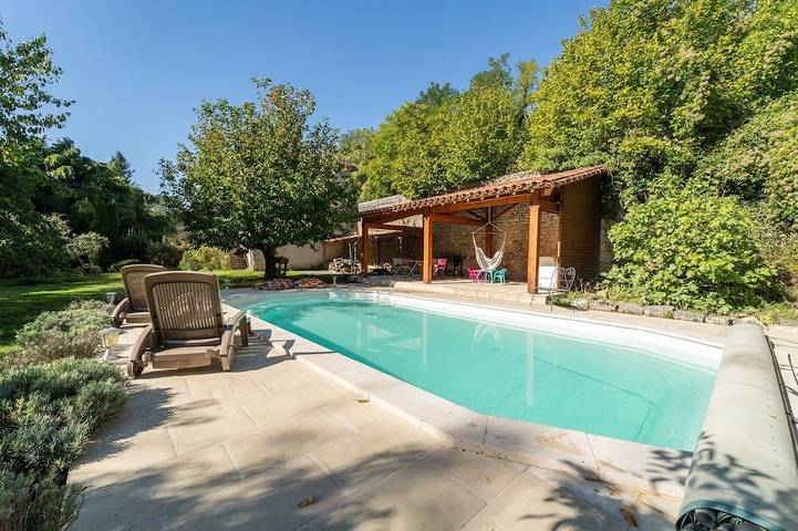 Location de vacances pour 12 personnes, avec jardin à Quinçay