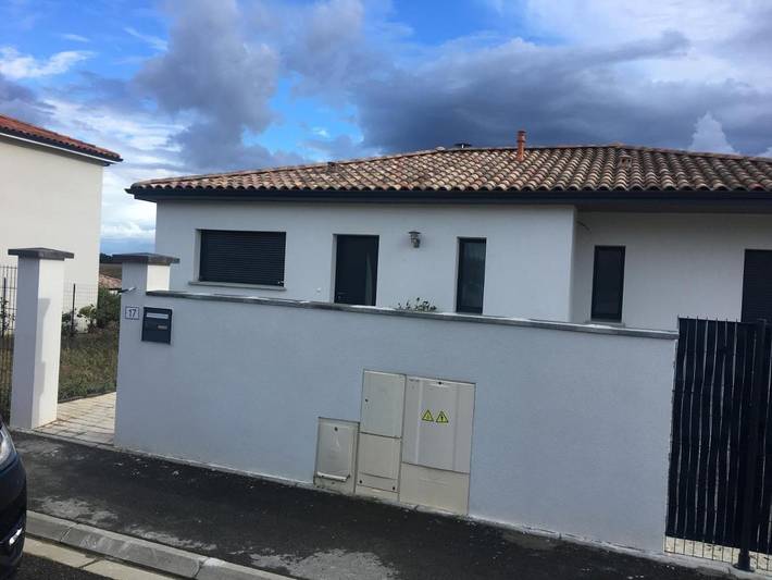 Location de vacances pour 5 personnes, avec terrasse ainsi que vue et jardin, animaux acceptés dans Lias