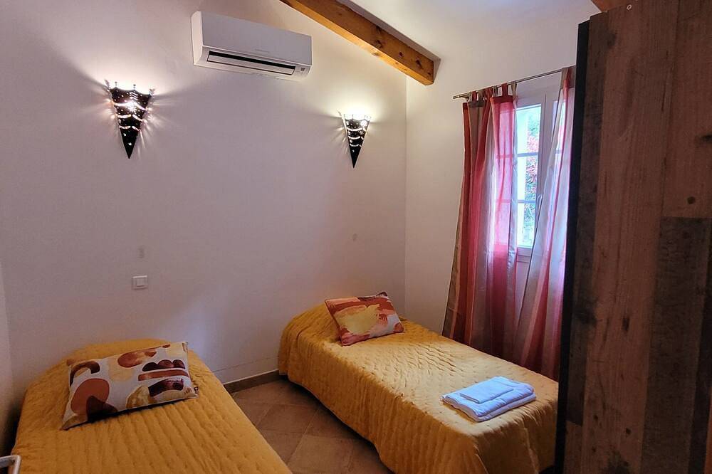 Casolare in pietra a secco con idromassaggio all'aperto, garantisce tranquillità in Granace, Sartène e dintorni