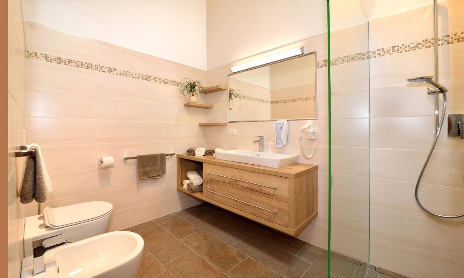 Ganze Wohnung, Apartment 'Rumlhof Plose Superior' mit Bergblick, Gemeinschaftspool und Wlan in Sarns, Brixen
