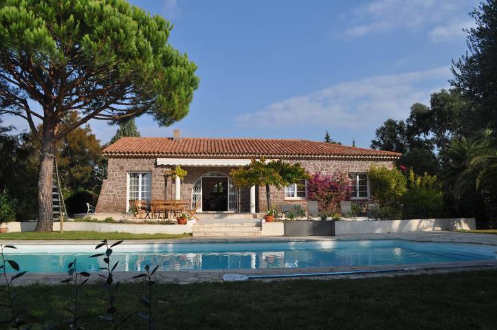 Gîte pour 8 personnes, avec piscine
