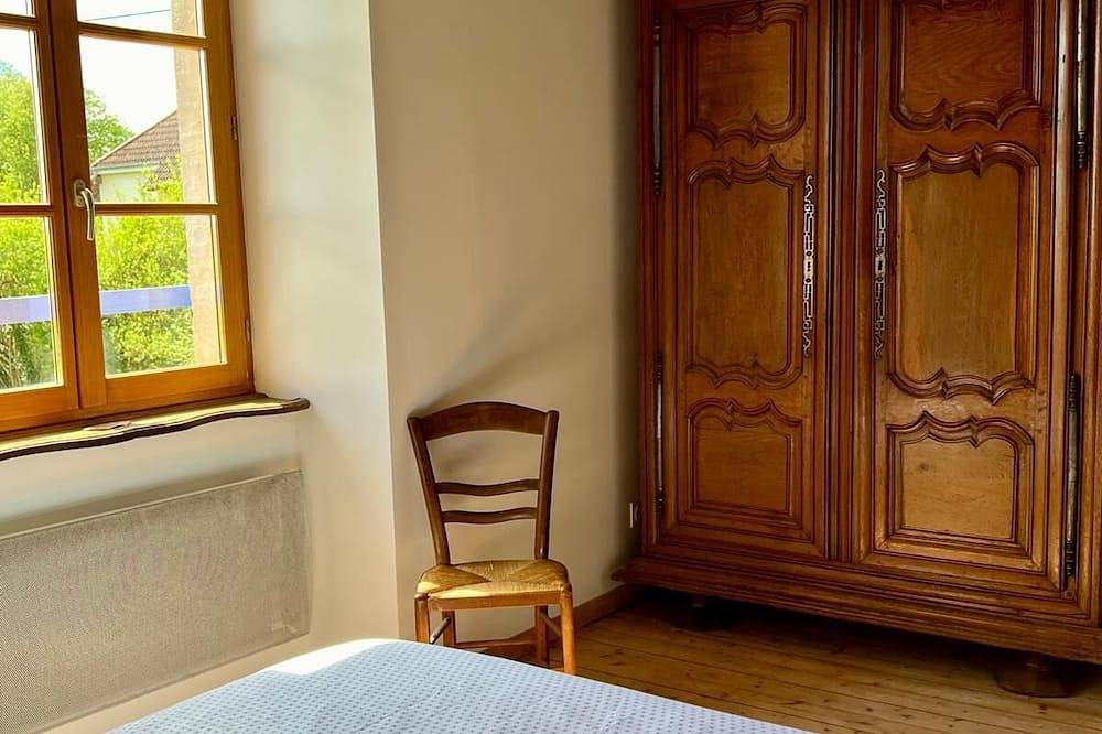 Typical house, lake view room, sleeps 12 Wifi. in Saint-Ciergues, Haute-Marne