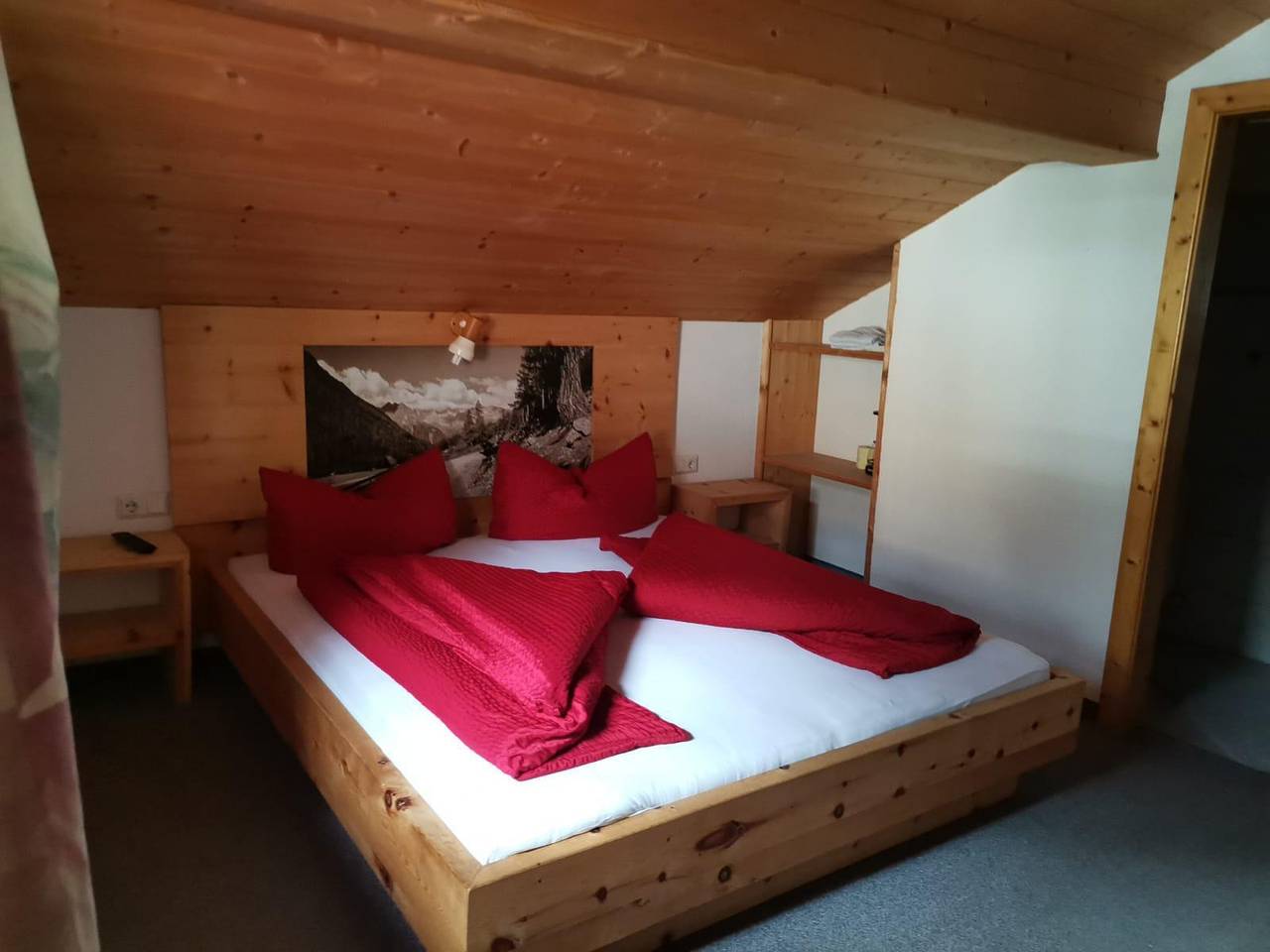Ganze Ferienwohnung, Doppelzimmer mit Balkon in Gries, Längenfeld