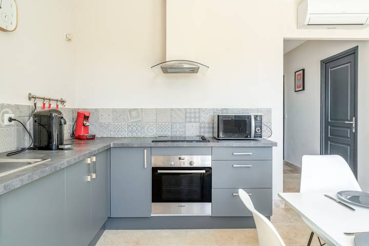 Hel lejlighed, Cottage 'Mas Delorme 2' with Shared Pool, Wi-Fi and Air Conditioning in Arles, Middelhavskysten (Frankrig)