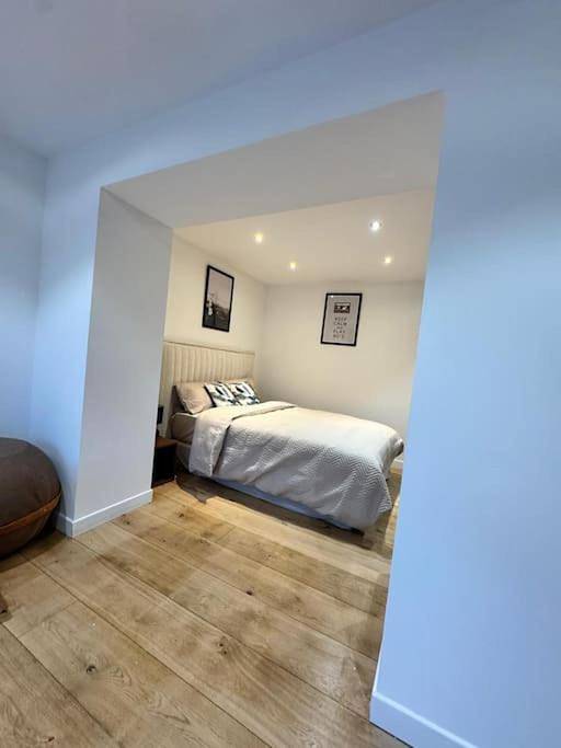 Gîte pour 2 personnes, avec Terrasse ainsi que Jardin et Vue à Wattignies