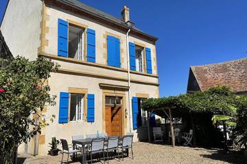 Gîte pour 12 personnes, avec balcon et jardin à Pierrefitte-sur-Loire