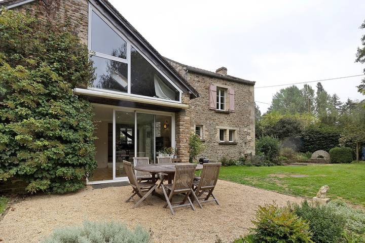 Gîte pour 10 personnes, avec Jardin dans Saint-Gerbold-des-Deux-Vallées, Région de Caen
