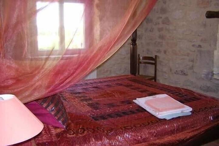 Gîte pour 11 personnes, avec jardin à Saint-Restitut - 3