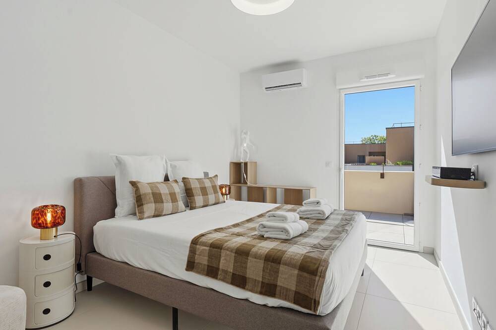 Appartement entier, Penthouse Le Spazio · Proche plage / Centre ville in Castries, Côte méditerranéenne (France)