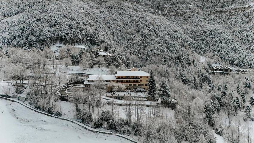 Hôtel pour 2 personnes, avec jacuzzi et sauna ainsi que piscine et jardin à Ordino - 3