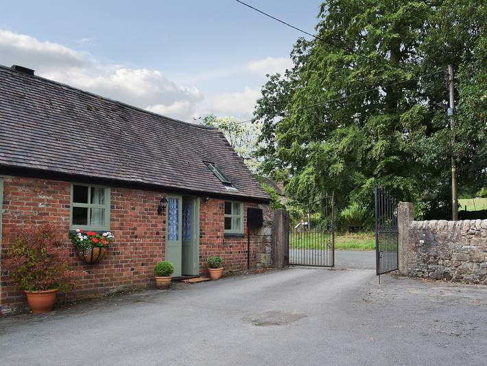 Log cabin for 2 people, with Garden in Alton Towers