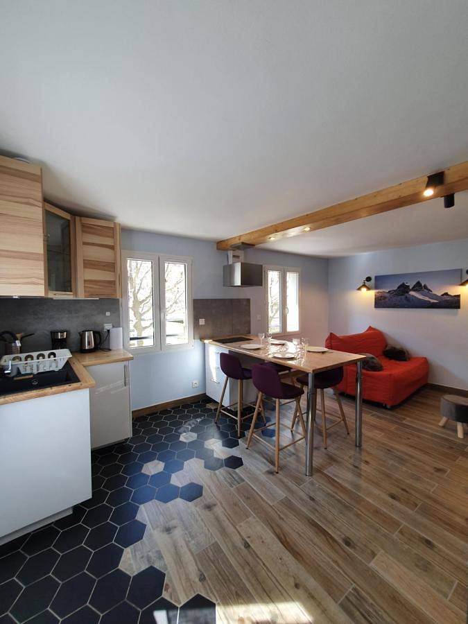 Gîte pour 2 personnes, avec jardin et vue dans Pontamafrey-Montpascal