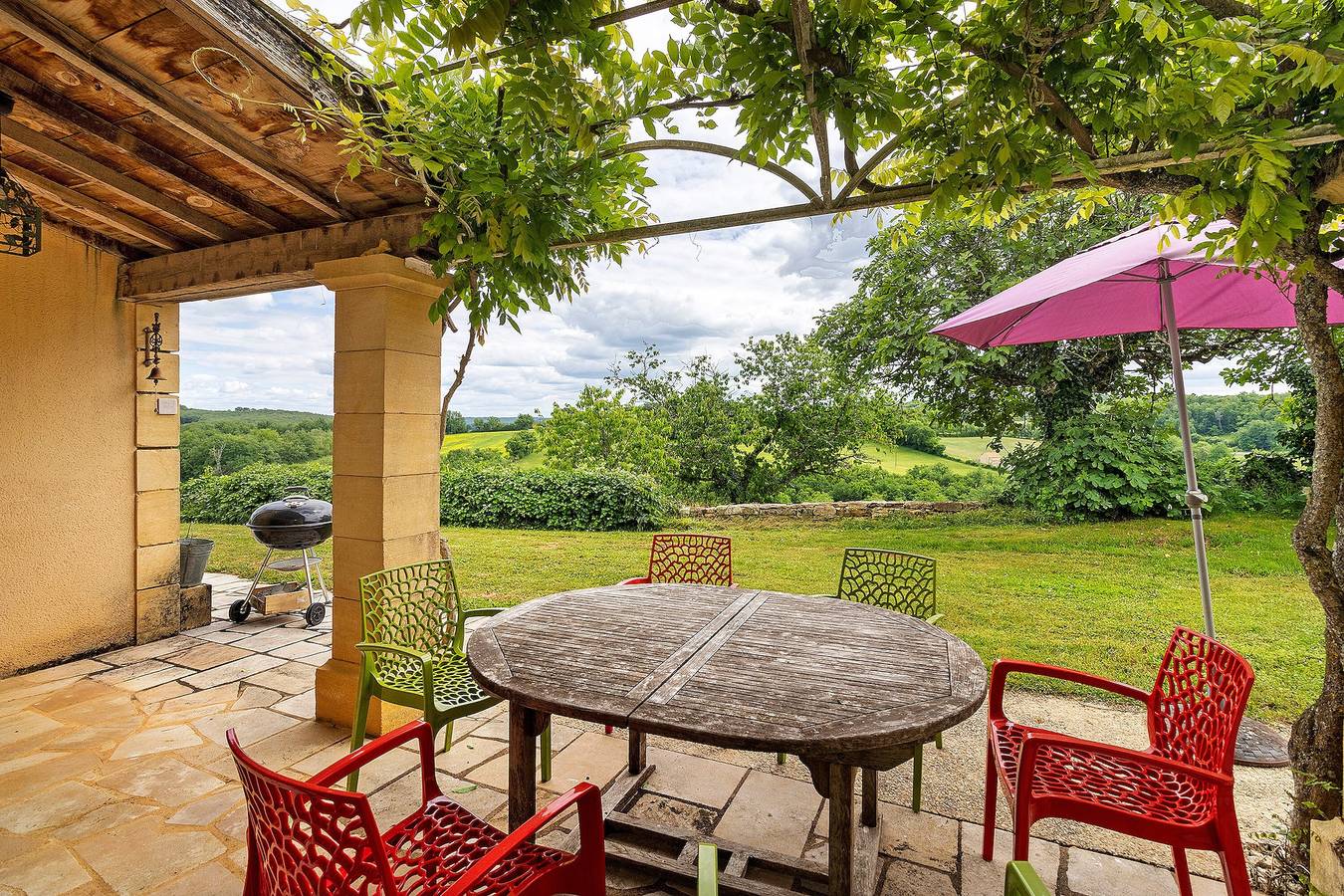 Gîte 'Four De Mon Père' avec terrasse privée, jardin commun et Wi-Fi à Salignac Eyvigues in Salignac-Eyvigues, Périgord Noir