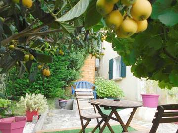 Gîte pour 2 personnes, avec vue et jardin à Mirabel-aux-Baronnies
