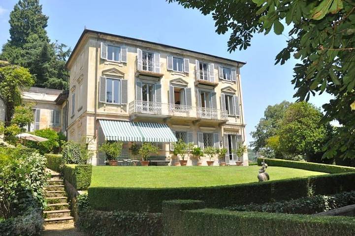 Location de vacances pour 6 personnes, avec Balcon et Jacuzzi ainsi que Jardin et Piscine à Pignerol