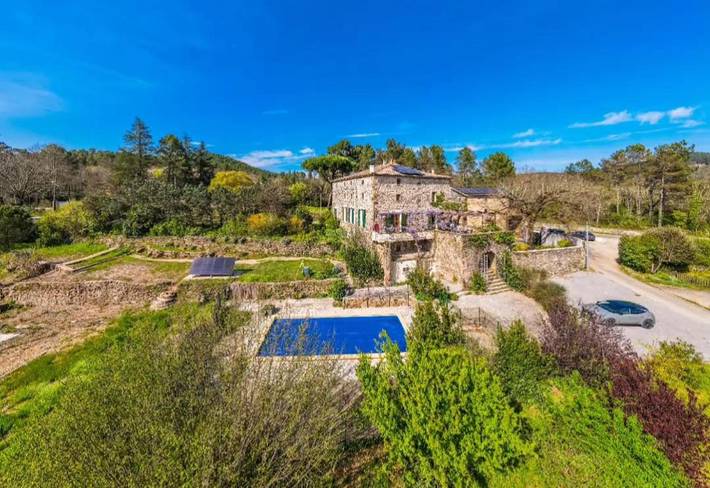 Gîte pour 2 personnes, avec piscine et jardin ainsi que sauna et vue à Gagnières - 2