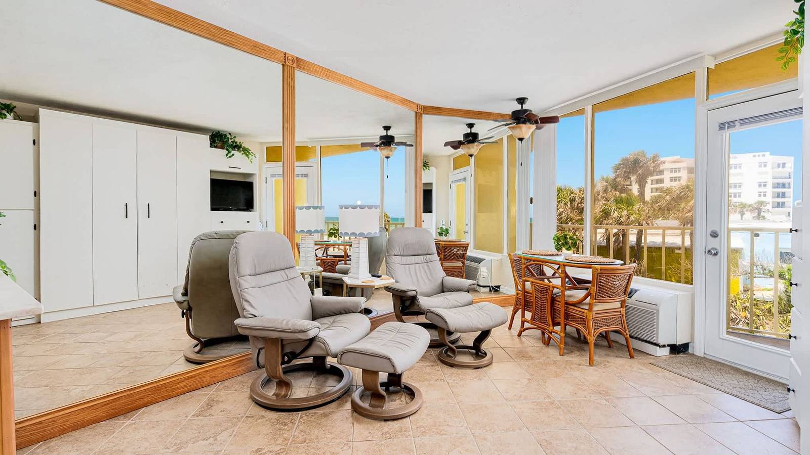 Ganze Wohnung, Coastal Soul - Ocean View at Symphony Beach Club in Ormond Beach, Florida