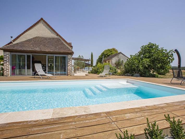 Gîte pour 8 personnes, avec terrasse à Renay