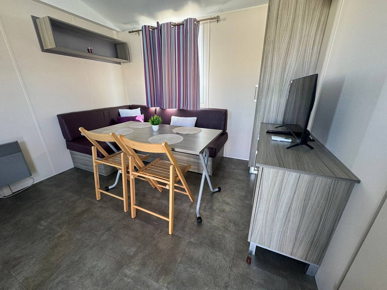 Casa Vacacional 'Coral Bungalow' con Piscina Compartida, Wi-Fi y Aire Acondicionado in Isla Canela, Ayamonte