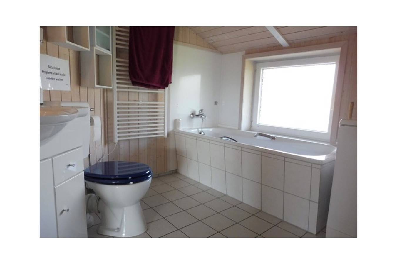Ganze Wohnung, Ferienwohnung 'Ferienhaus Ty Glaz' mit gemeinsamer Terrasse, gemeinsamem Garten und Wi-Fi in Wesselburenerkoog, Nordseeküste