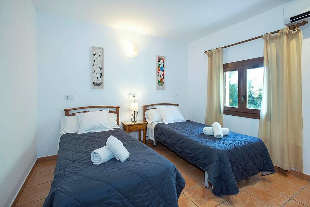 Single Storey Villa, A/C, Private Pool - Just a 5min Walk to the Picturesque Cove of Cala Sa Nau! in Cala Sa Nau, Felanitx
