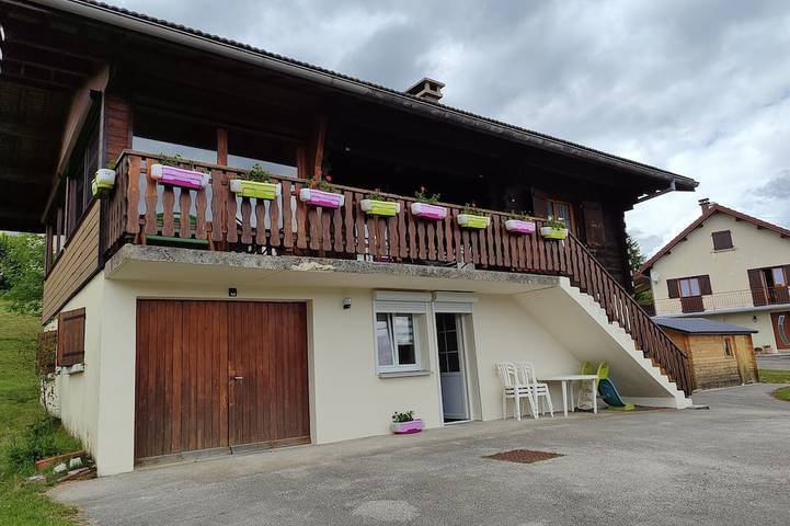 Gîte pour 12 personnes, avec jardin et balcon à Prénovel