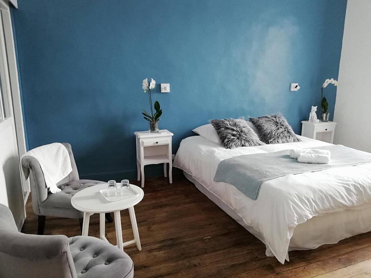 Double Room with Pool View in Niort, Région de Niort
