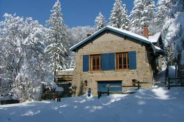 Gîte pour 6 personnes, avec jardin et sauna à Le Bessat