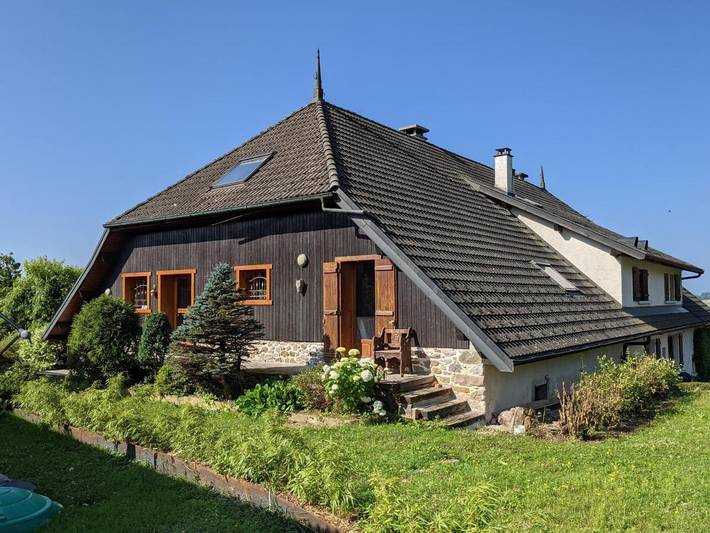 Gîte pour 10 personnes, avec jardin ainsi que jacuzzi et sauna dans Villy-le-Bouveret